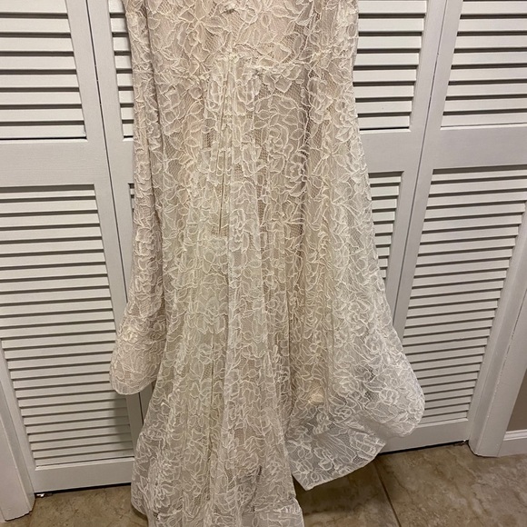 This dress needs a bride - Picture 4 of 7